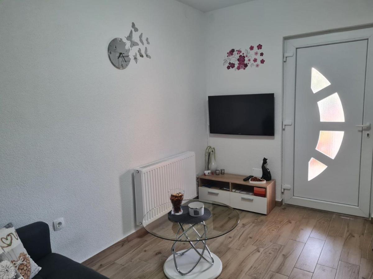 Apartman Ruza クルク エクステリア 写真